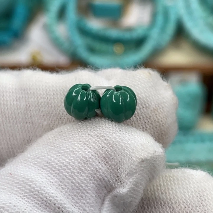 绿松石未镶嵌挂件