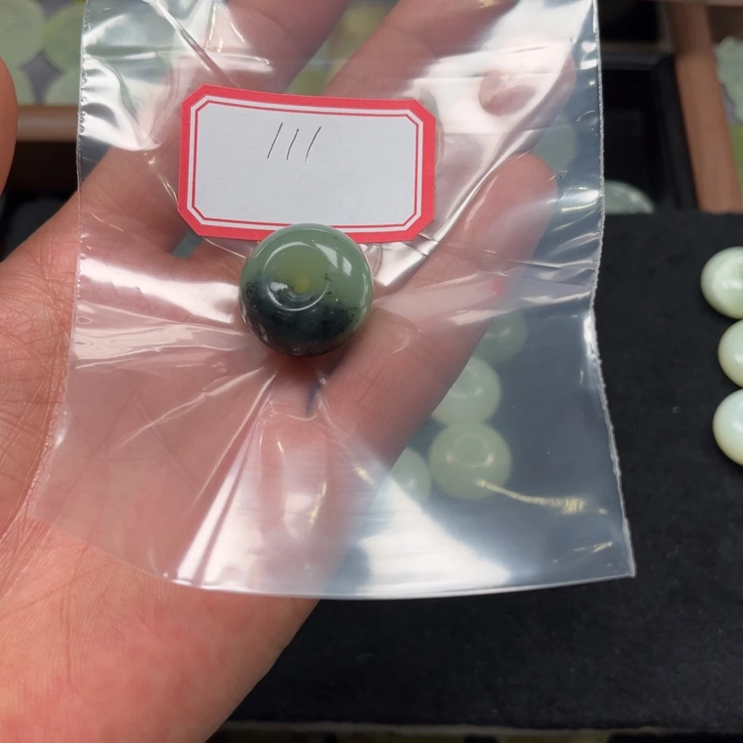 蛇纹石玉颈饰合金k**s