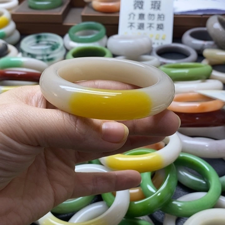 石英质玉手镯未镶嵌