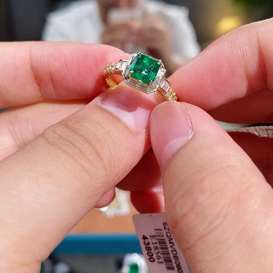 18K金镶嵌戒指祖母绿1.06ct