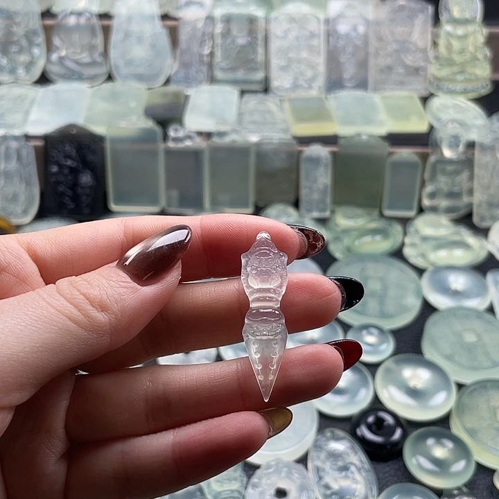 岫玉未镶嵌颈饰降魔杵