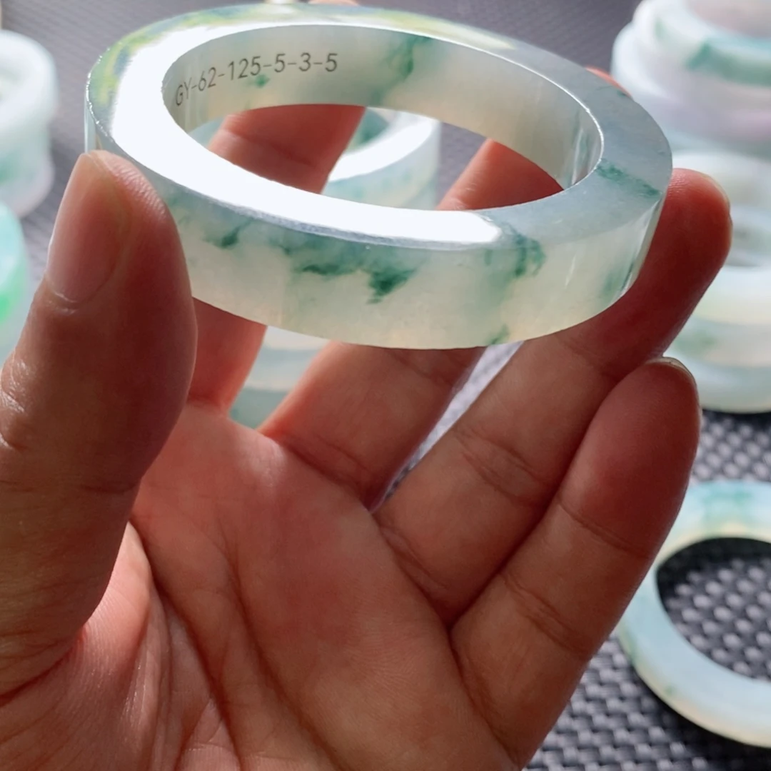 定制翡翠a a未镶嵌谦**子