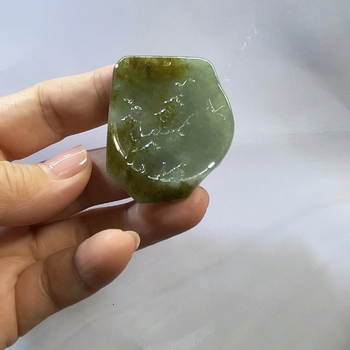 翡翠未镶嵌颈饰喜上眉梢吊坠