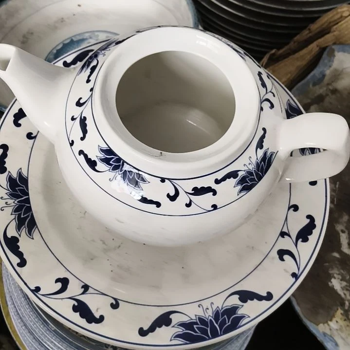 陶瓷盘子碗啥都有壶