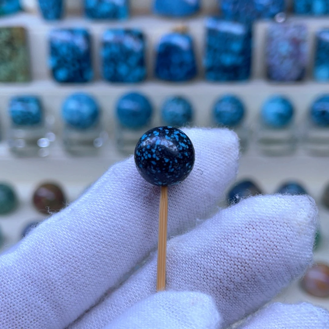 绿松石未镶嵌颈饰