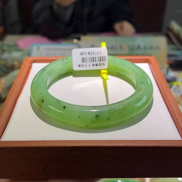 和田玉未镶嵌手镯36。 纹。 55/56