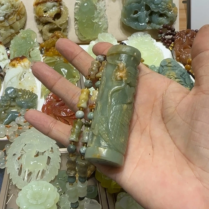 蛇纹石玉吊坠未镶嵌