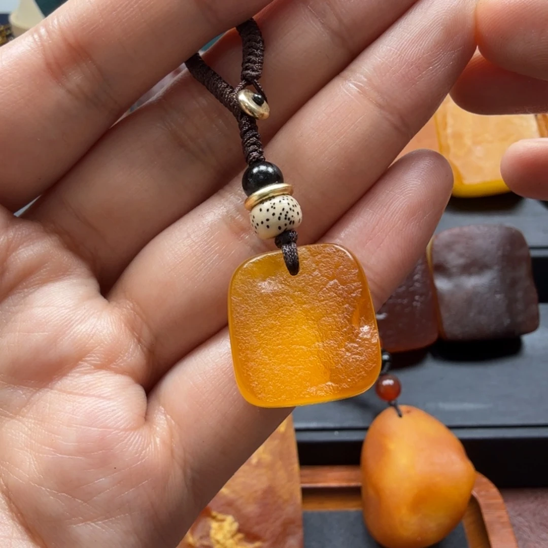 琥珀吊坠(赠链)未镶嵌