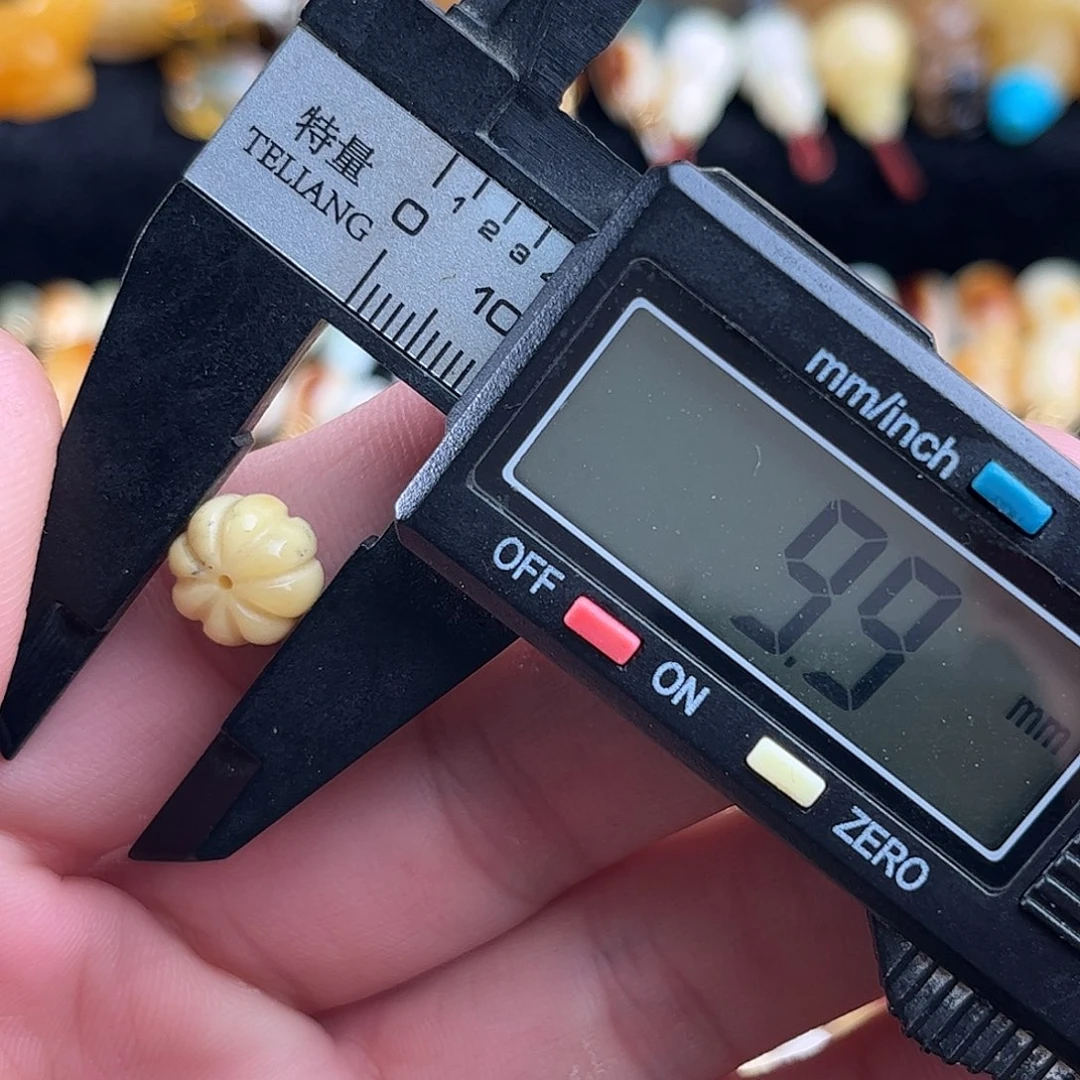 蜜蜡未镶嵌珠宝奇石