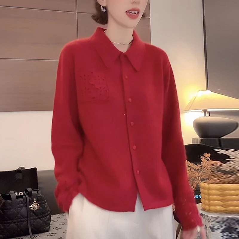 红色翻领长袖毛衣女秋冬慵懒高级感宽松显瘦蕾丝钩花针织开衫上衣