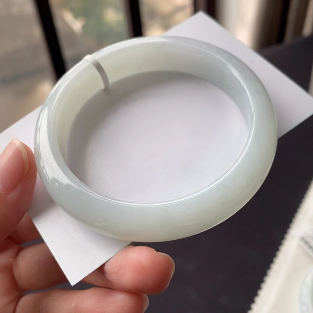 翡翠未镶嵌手镯54.6正圈豆绿