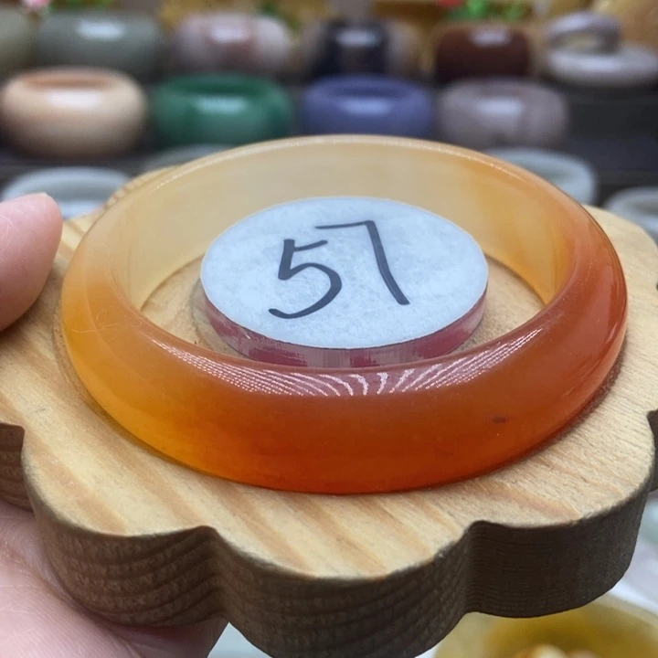 未镶嵌手镯石英质玉