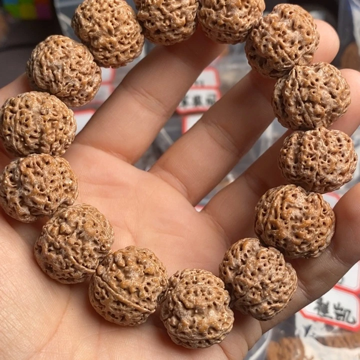 文玩核桃把件满肉大金刚