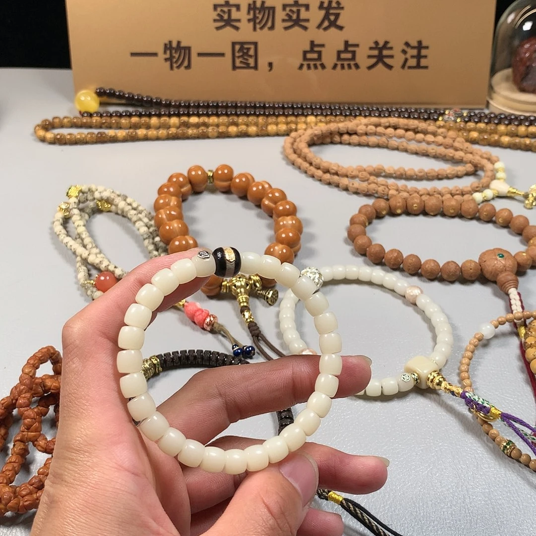 白玉菩提吊坠。。。。。。。。。