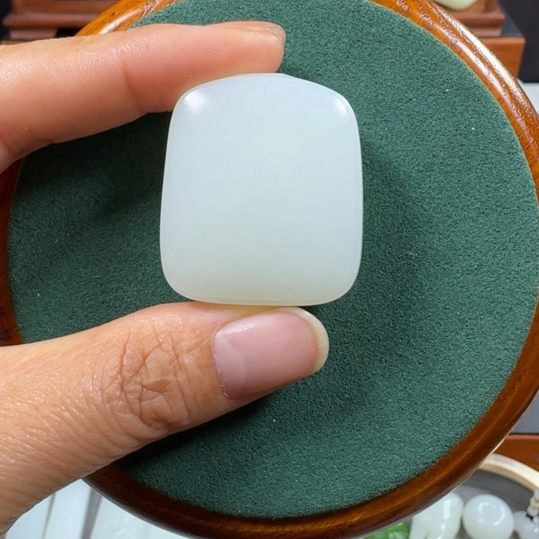 和田玉颈饰未镶嵌铁**心