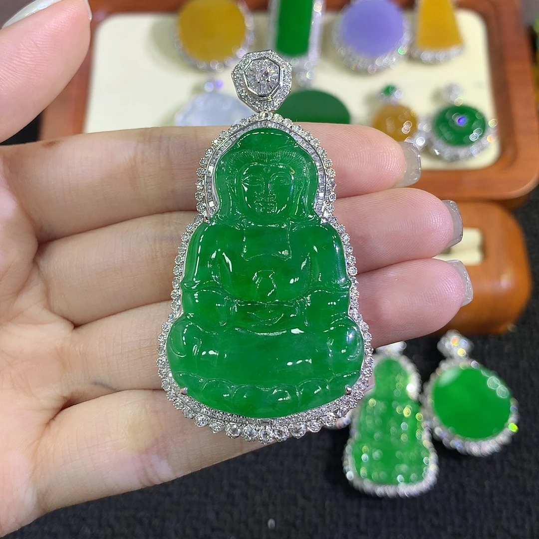 翡翠18K金镶嵌颈饰