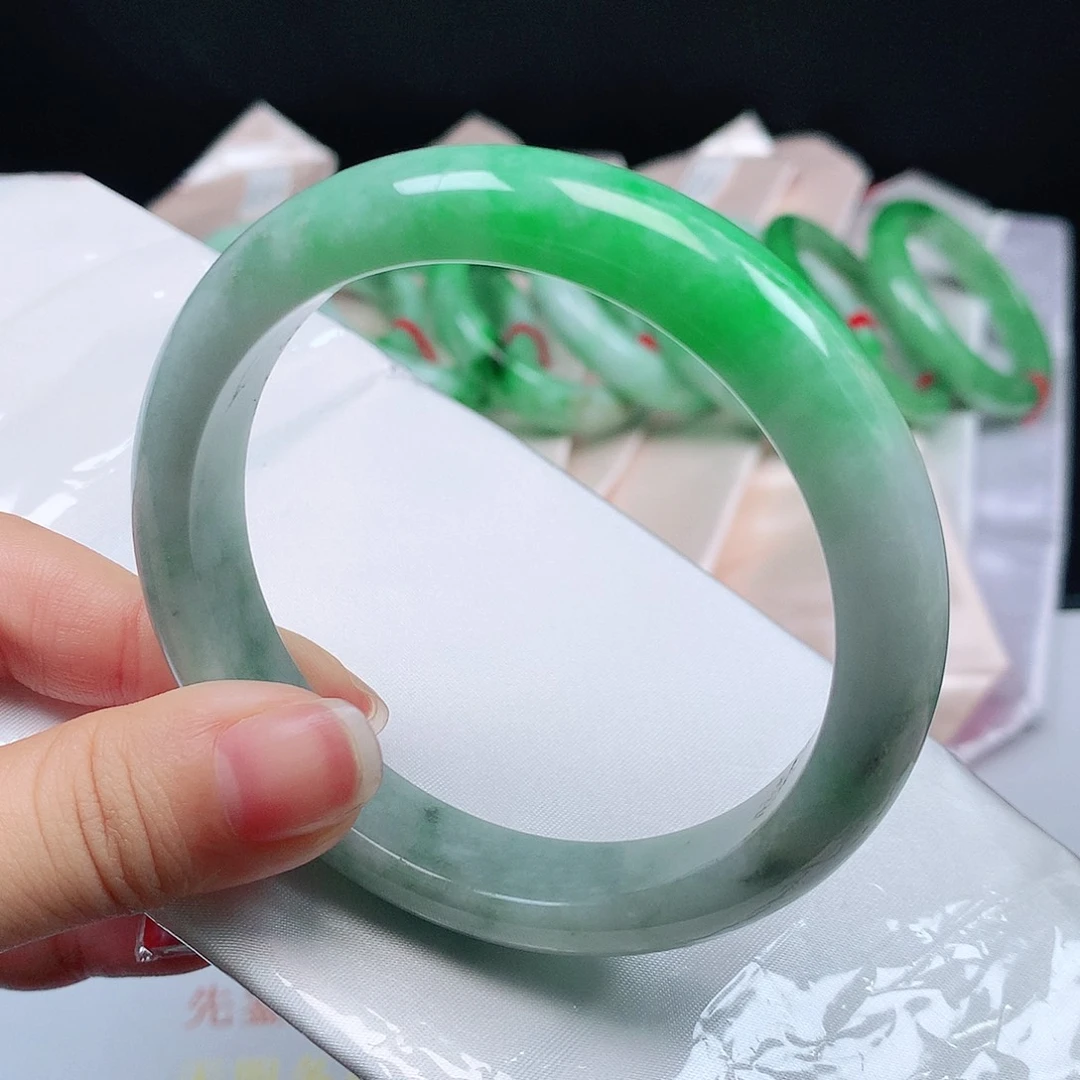 翡翠未镶嵌手镯607