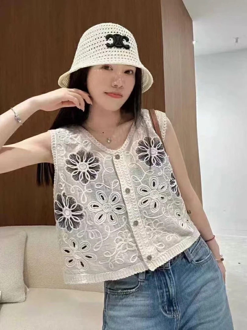 新中式国风刺绣镂空无袖背心衬衫女太阳花勾花高级感重工开衫外搭