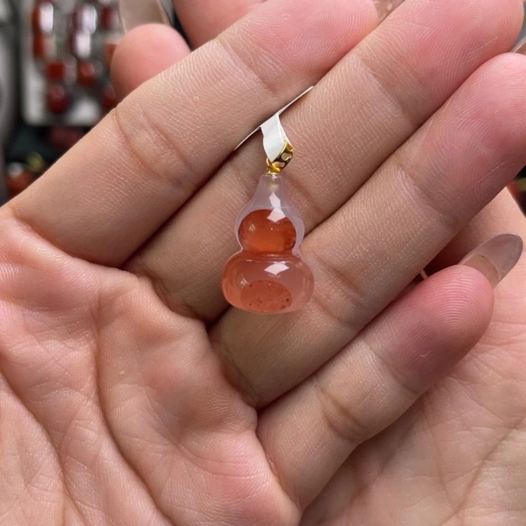 【闪购商品】18K金镶嵌葫芦南红玛瑙