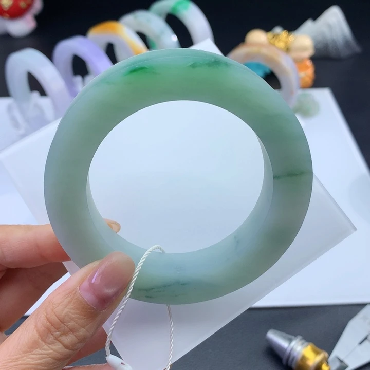 未镶嵌手镯定制翡翠