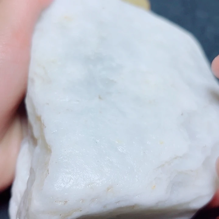 和田玉（糖玉）未镶嵌珠宝奇石