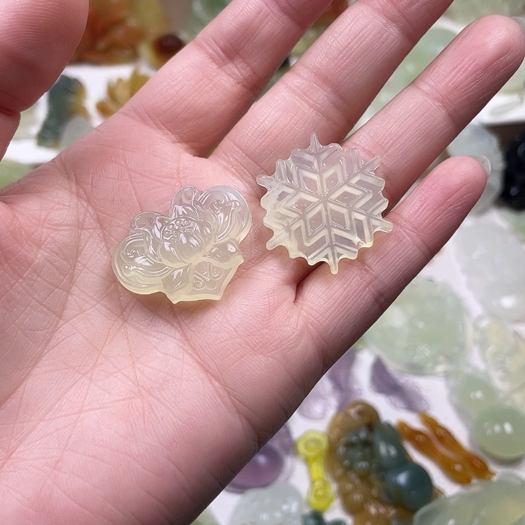昕***桐蛇纹石玉未镶嵌颈饰