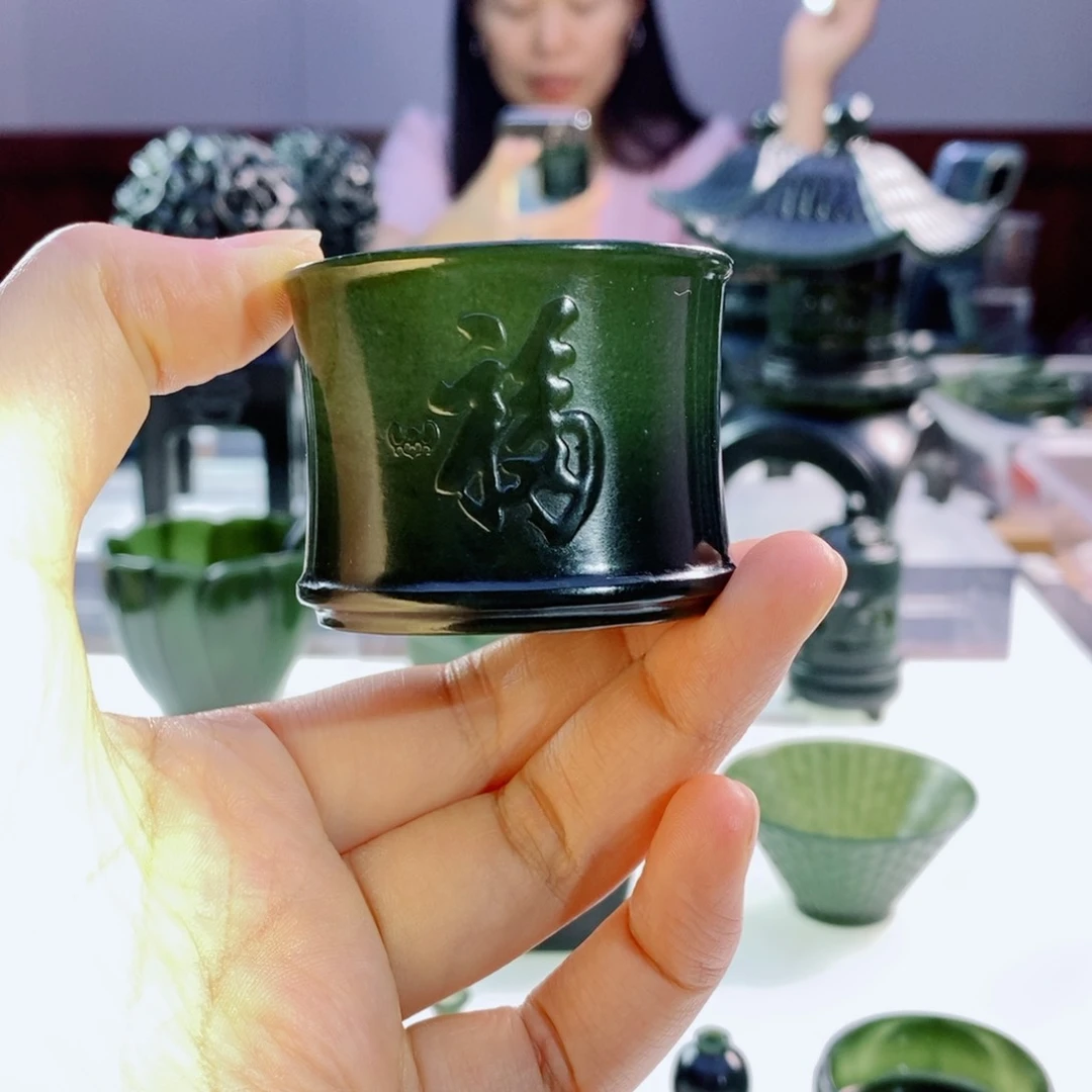 未镶嵌和田玉（青玉）摆件