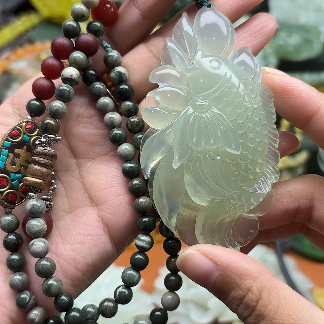 蛇纹石玉未镶嵌颈饰