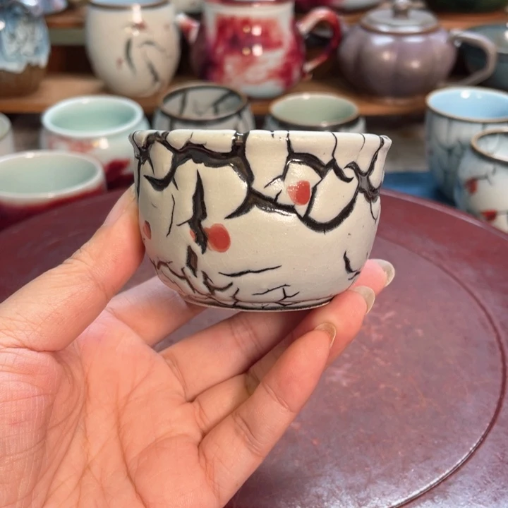 摆件钧瓷踏雪寻梅压手杯