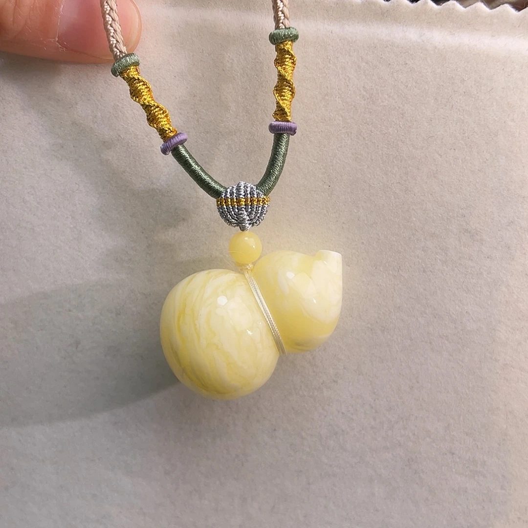 蜜蜡未镶嵌颈饰葫芦