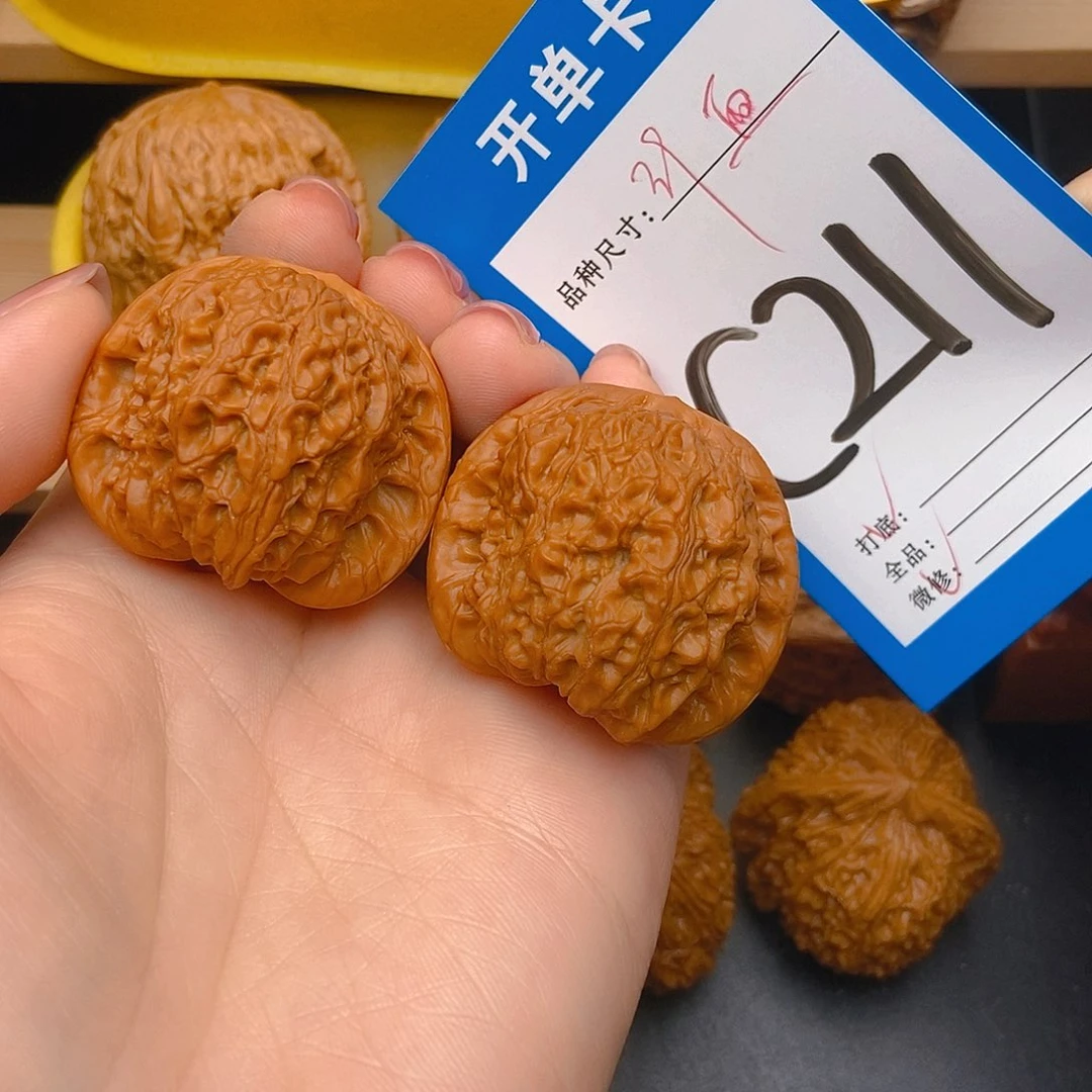 桃核吊坠核桃血麒麟