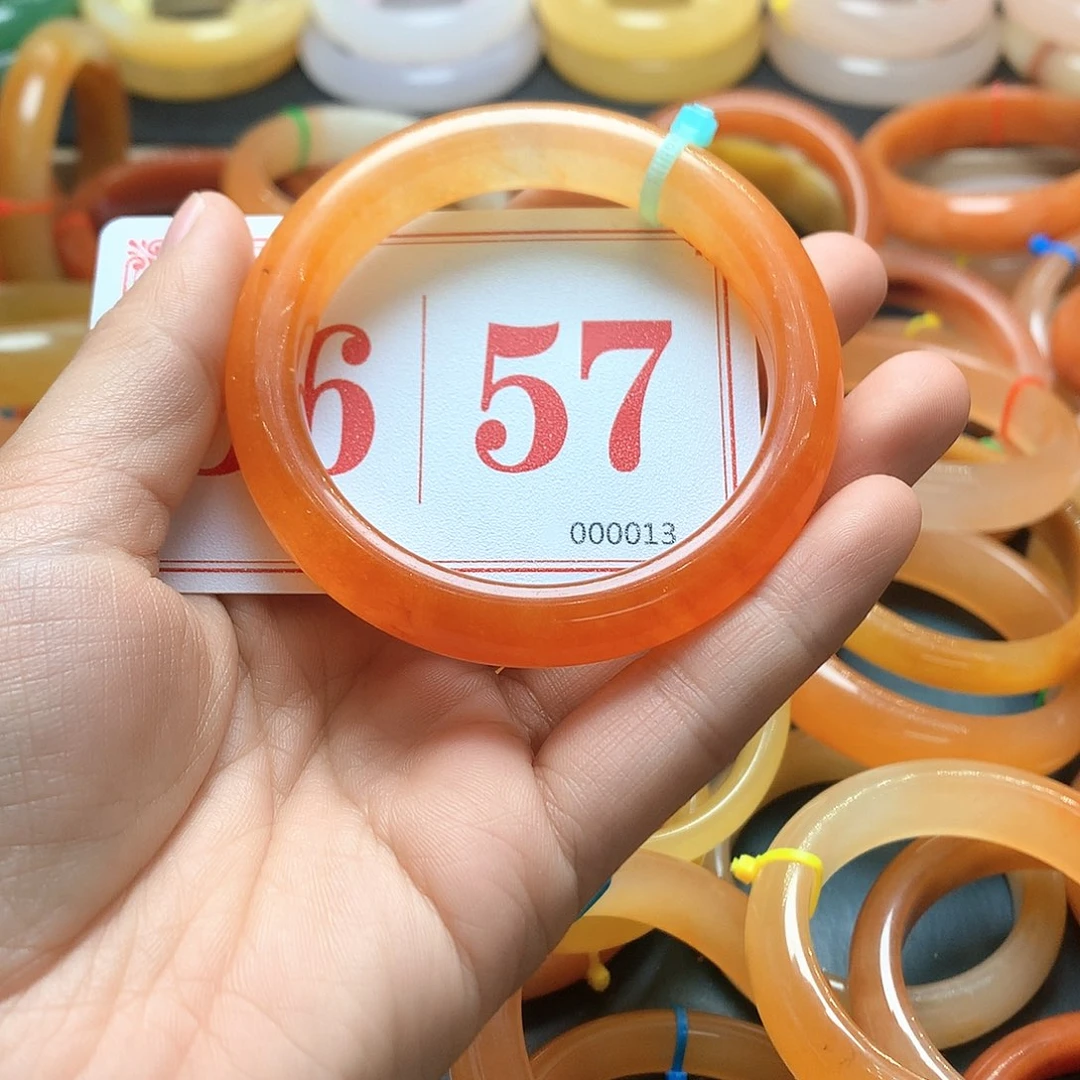 未镶嵌石英质玉（黄龙玉）手镯苏*