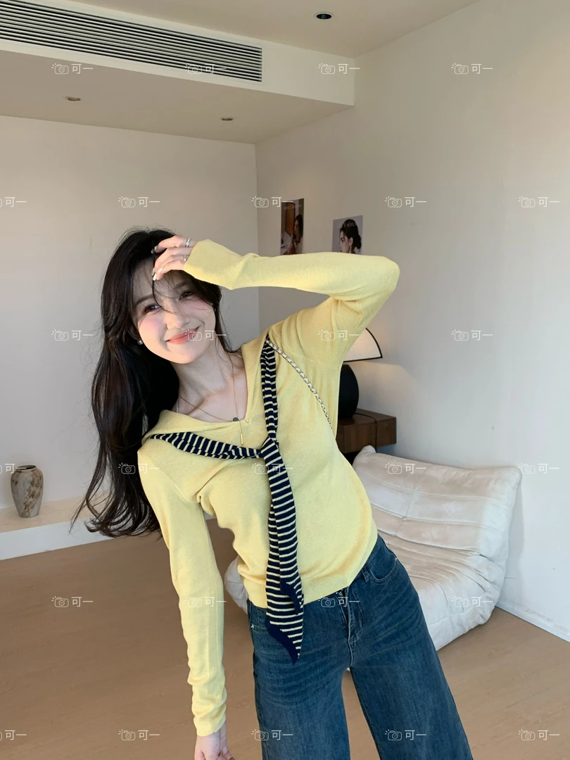 THE KEYI【南韩学妹】韩系简约气质调性/海军蓝修身型V领针织衫