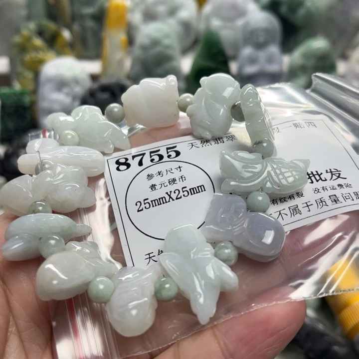 翡翠未镶嵌颈饰8755
