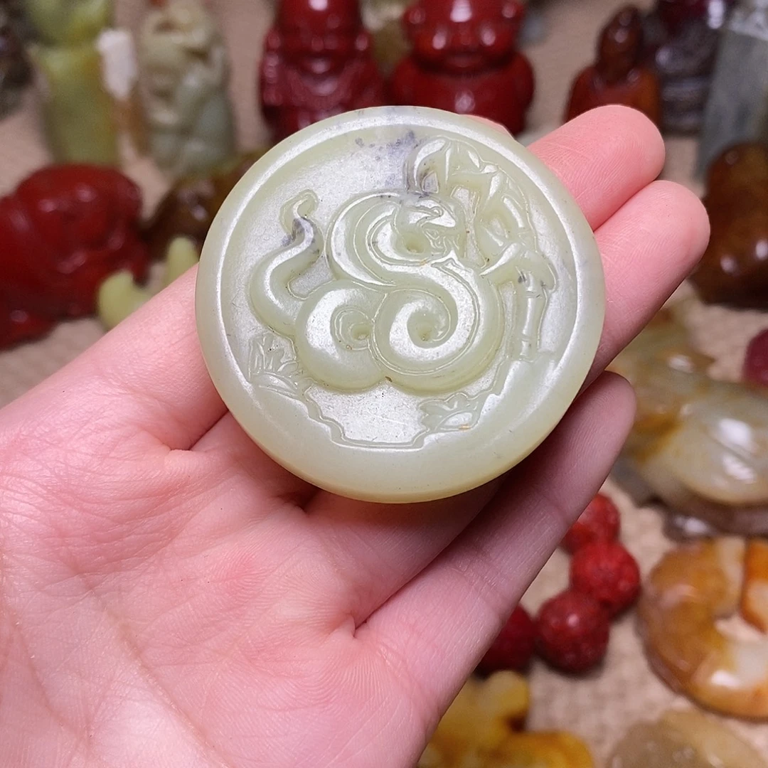 蛇纹石玉未镶嵌颈饰