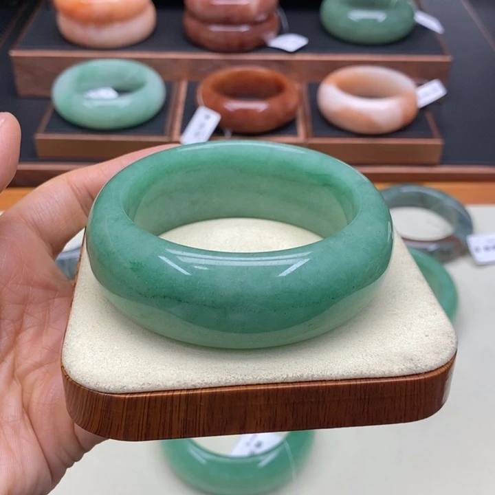 未镶嵌手镯石英质玉