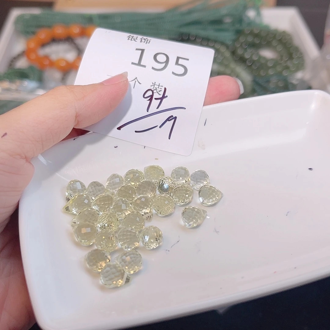 未镶嵌珠宝半成品水晶195 。