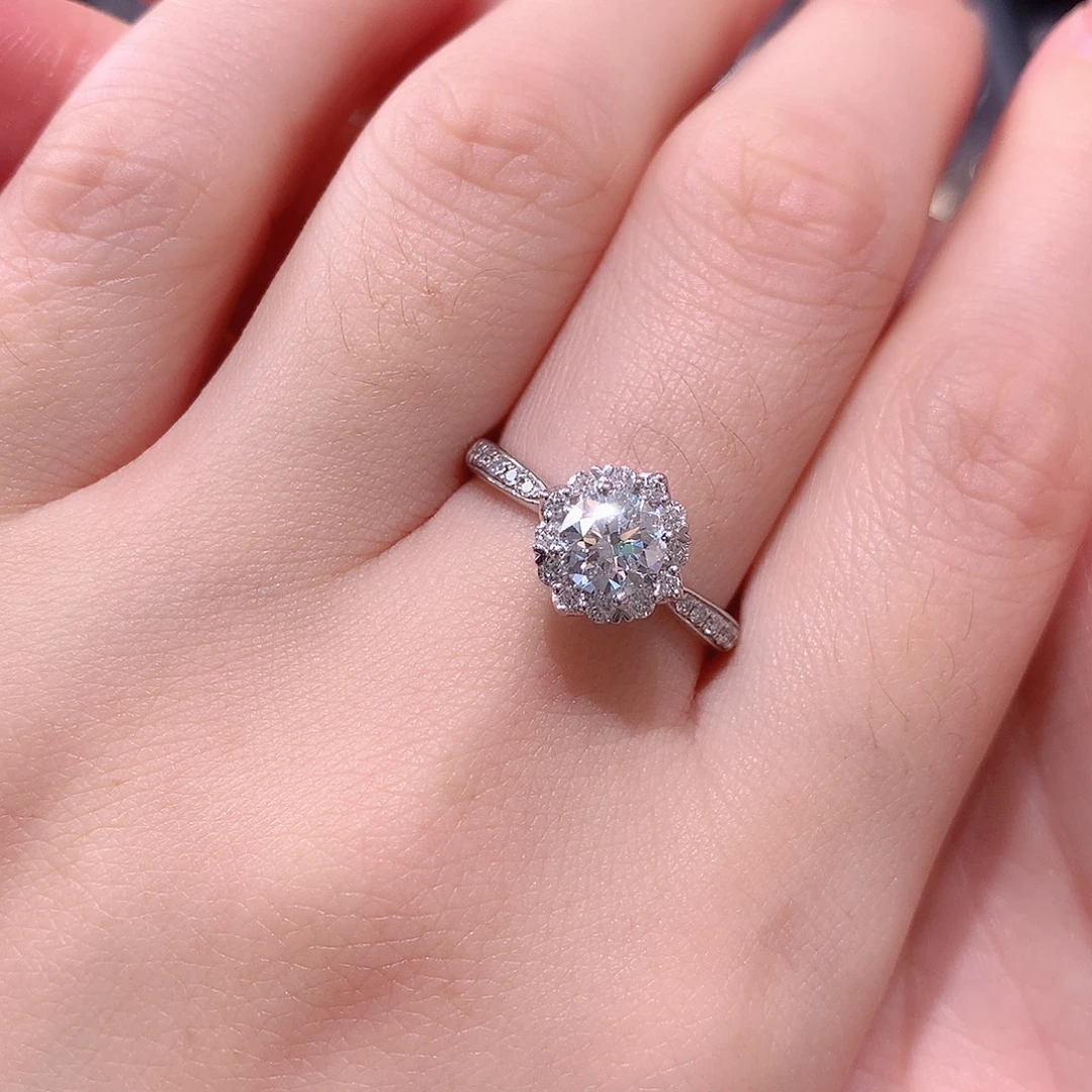 铂Pt950镶嵌实验室培育钻石70分灿若星辰