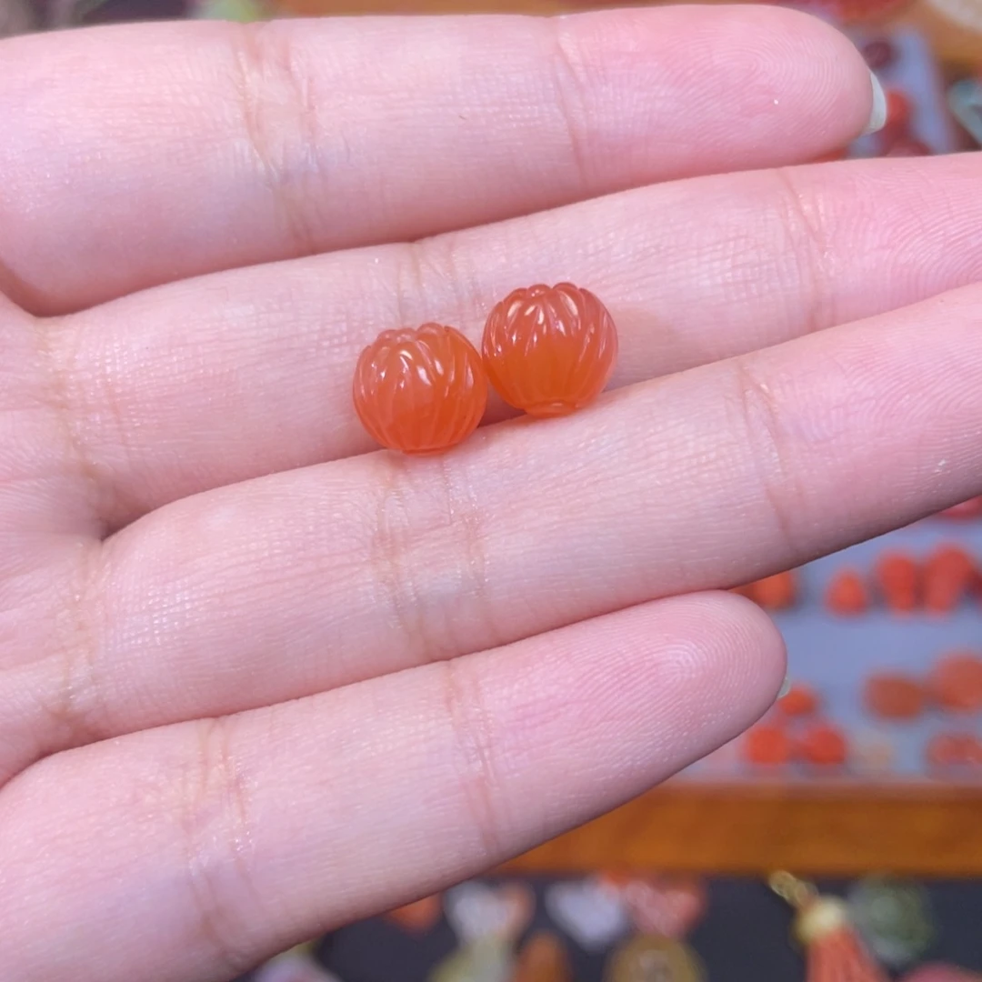南红玛瑙未镶嵌莲花珠一对卡8.8左右