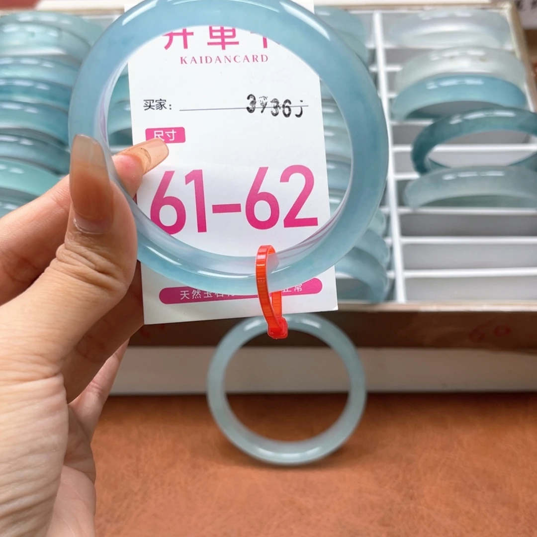 琴***勤石英质玉未镶嵌手镯