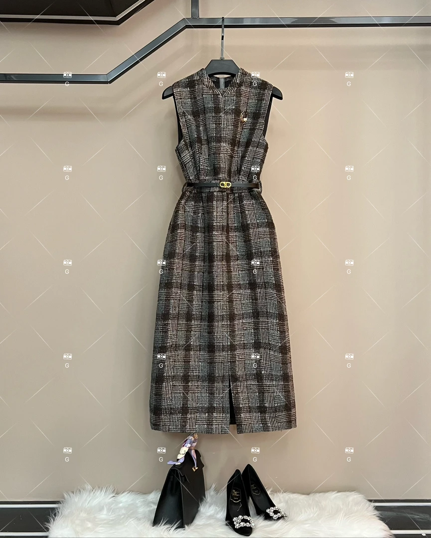 【齐】复古风显瘦默认款式连衣裙女装轻奢秋冬时尚 H-1559