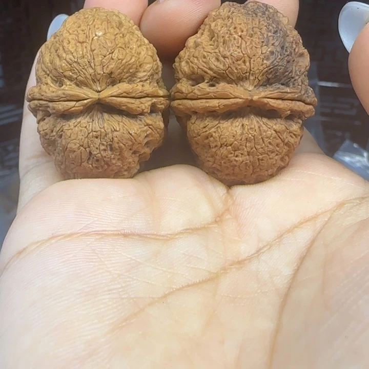 文玩核桃吊坠虎头蟾蜂窝纹