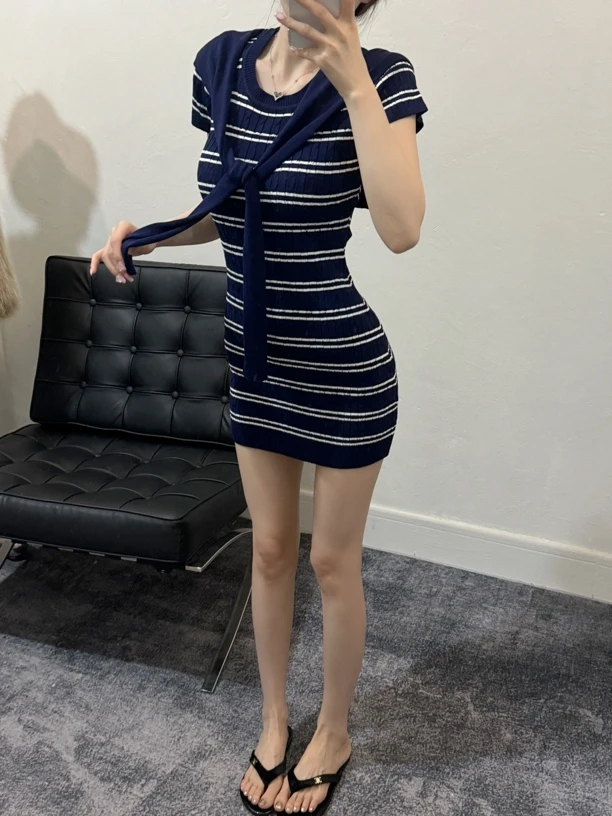 夏季高端精致气质条纹针织连衣裙女