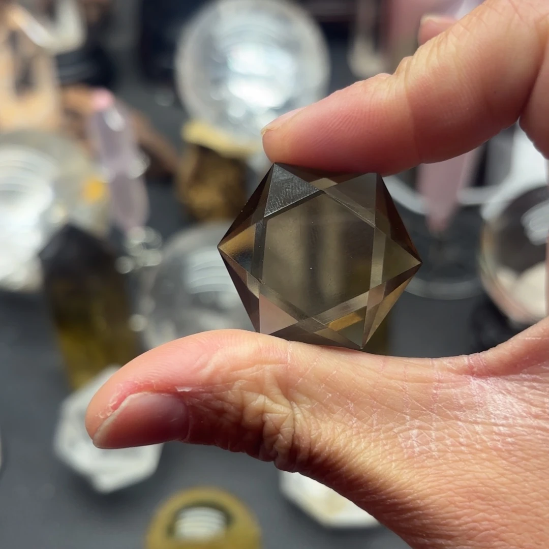 水晶摆件未镶嵌爱****。摆件