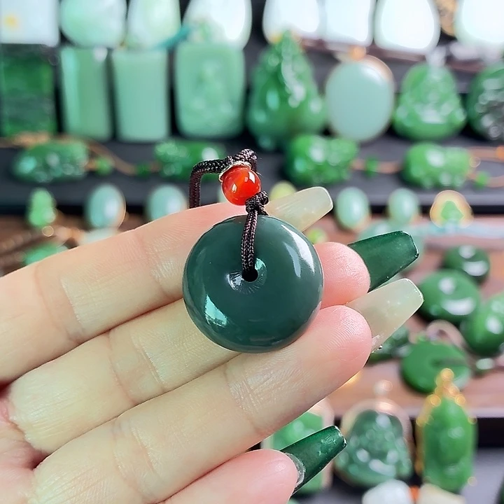 子***怡和田玉未镶嵌挂件