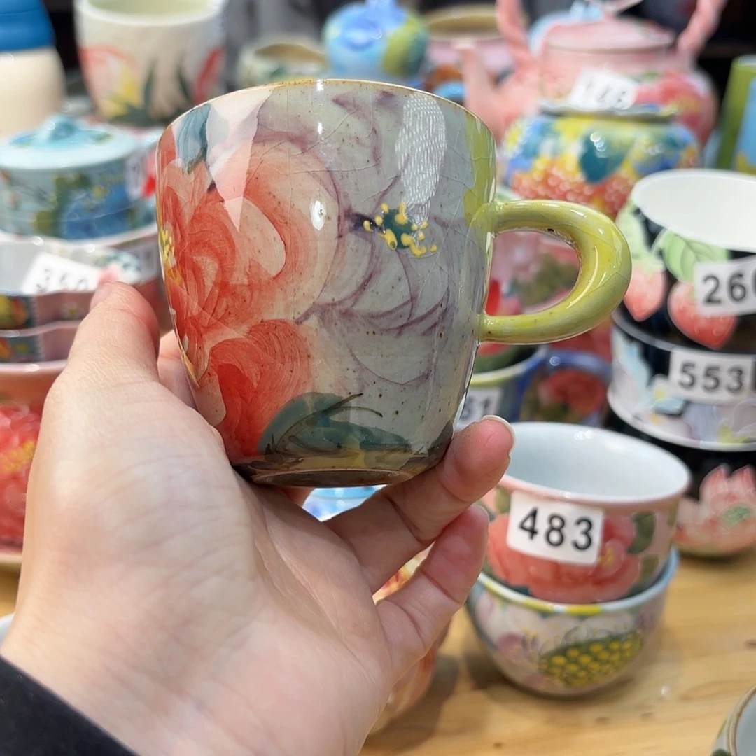 瓷片兔兔哈哈笑的