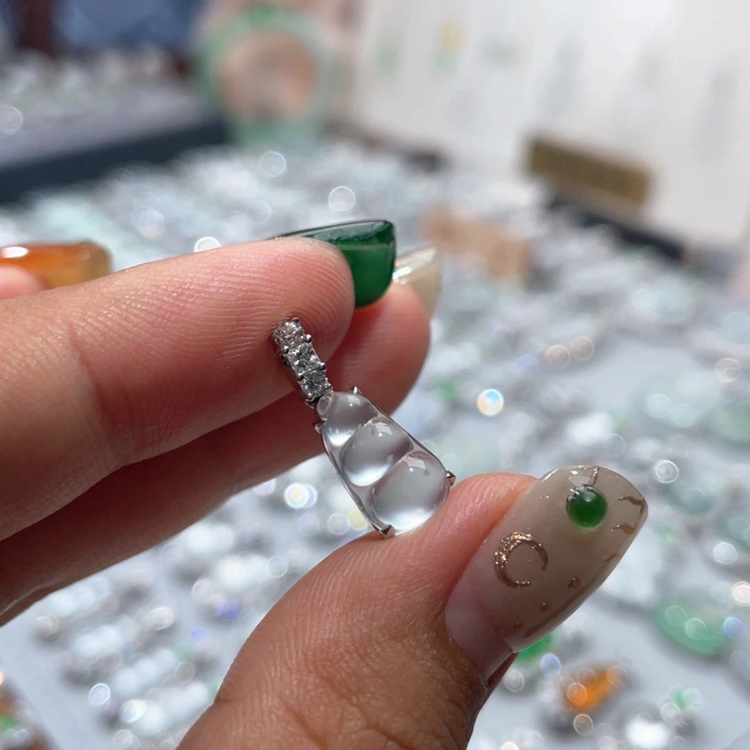 翡翠18K金镶嵌颈饰豆子提溜