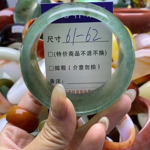 未镶嵌手镯石英质玉