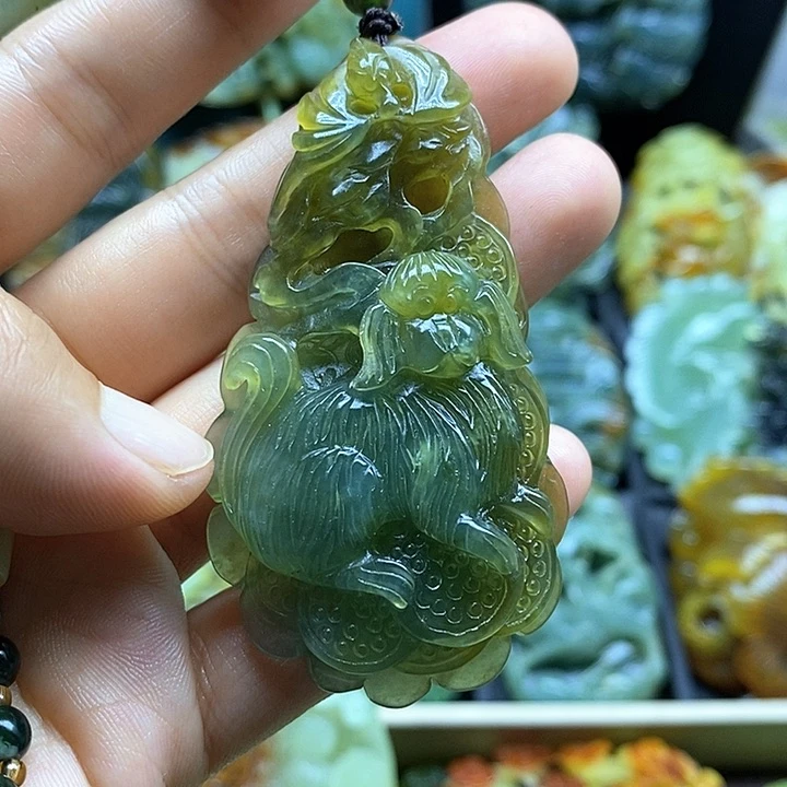 未镶嵌蛇纹石玉挂件