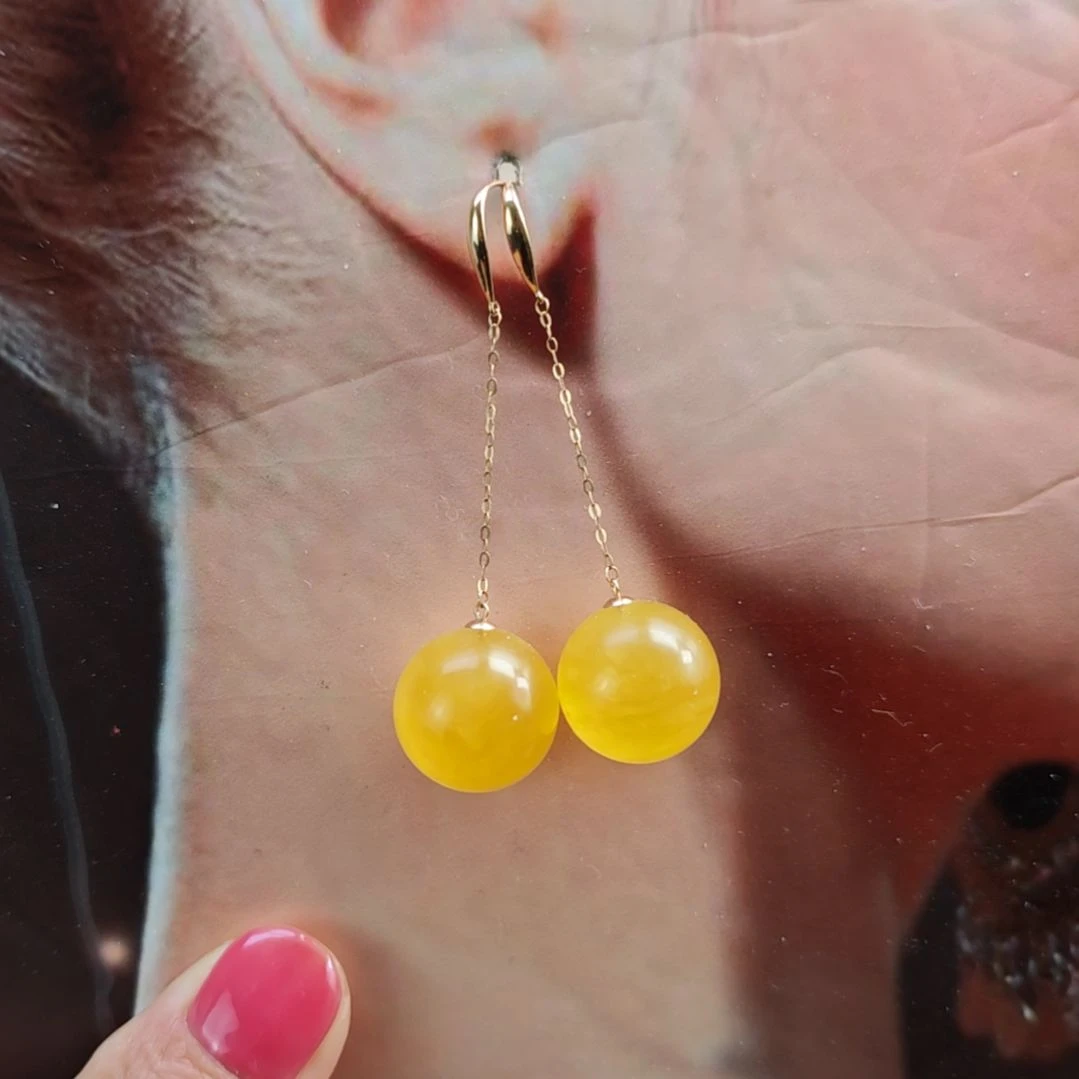 蜜蜡18K金镶嵌耳饰耳环18k金镶嵌。